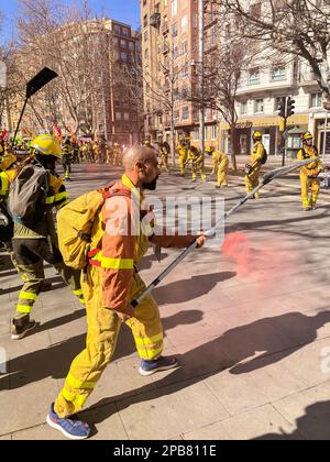 Sarga-Waldfeuerwehrleute protestieren erneut gegen die prekären Arbeitsbedingungen, Saragossa, Aragon, Spanien Stockfoto