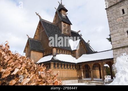 Vang Stave Church, Karpacz, Karkonosze Mountains (Riesengebirge), Sudeten Mountains, Niederschlesien, Polen, Februar 2023 Stockfoto