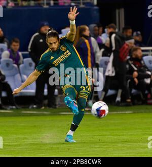 Kansas City, USA. 16. November 2022. Los Angeles Galaxy Defender Martín Cáceres (22) Pass. Sporting KC war Gastgeber der LA Galaxy bei einem Major League-Fußballspiel am 11. März 2023 im Children's Mercy Park Stadium in Kansas City, KS, USA. Foto: Tim Vizer/Sipa USA Kredit: SIPA USA/Alamy Live News Stockfoto