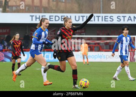 Crawley, Großbritannien. 12. März 2023. Crawley, England, März 12. 2023: Elisabeth Terland (BRI, 11) und Filippa Angeldahl (MANNSTADT, 12) beim Barclays FA Women's Super League-Fußballspiel zwischen Brighton und Manchester City im Broadfield Stadium in Crawley, England. (Bettina Weissensteiner/SPP) Kredit: SPP Sport Press Photo. Alamy Live News Stockfoto
