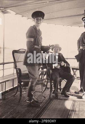 Winston Churchill Trinkt An Bord Des Schiffes, 1912 Stockfoto