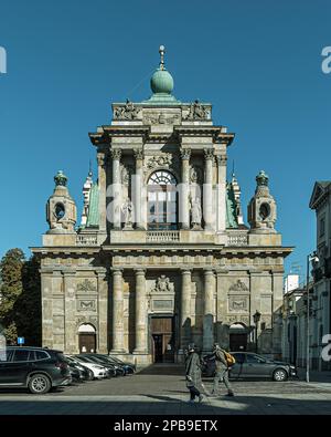 Warschau. Kirche der Himmelfahrt der Heiligen Jungfrau Maria und St. Joseph der Bräutigam (Kościół Wniebowzięcia Najświętszej Marii Panny...). Stockfoto