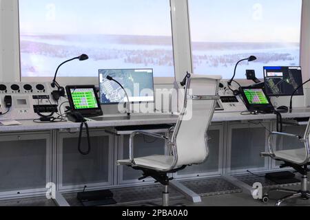 Der Arbeitsplatz des Fluglotsen. Flugsicherung Stockfoto