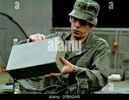 Donald Sutherland Film: Mash; M*A*S*H (USA 1970) Charaktere: Kapitän Benjamin Franklin 'Hawkeye' Pierce Direktor: Robert Altman 25. Januar 1970 **WARNUNG** Dieses Foto ist nur zur redaktionellen Verwendung bestimmt und ist urheberrechtlich geschützt von 20. CENTURY FOX und/oder dem von der Film or Production Company zugeteilten Fotografen und darf nur durch Veröffentlichungen in Verbindung mit der Werbung für den oben genannten Film reproduziert werden. Eine erforderliche Gutschrift für 20. CENTURY FOX ist erforderlich. Dem Fotografen sollte ebenfalls eine Gutschrift gutgeschrieben werden, wenn er bekannt ist. Ohne schriftliche Genehmigung der Film Company darf keine kommerzielle Nutzung gewährt werden. Stockfoto