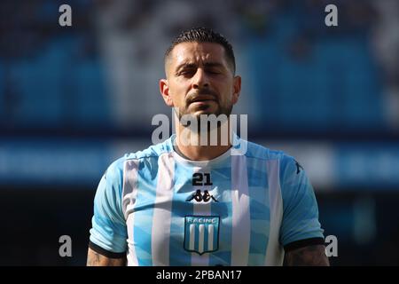 Avellaneda, Argentinien, 12, März 2023. Gabriel Arias vom Racing Club während des Spiels zwischen Racing Club und Club Atletico Sarmiento, Spiel 7, Professional Soccer League of Argentina 2023 (Liga Profesional de Futbol 2023 - Torneo Binance). Kredit: Fabideciria. Stockfoto