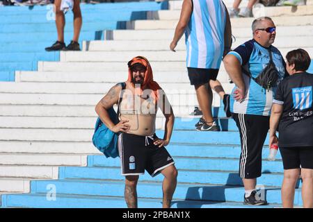 Avellaneda, Argentinien, 12, März 2023. Fans unterstützten die Wärme während des Spiels zwischen Racing Club und Club Atletico Sarmiento, Spiel 7, Professional Soccer League of Argentina 2023 (Liga Profesional de Futbol 2023 - Torneo Binance). Kredit: Fabideciria. Stockfoto