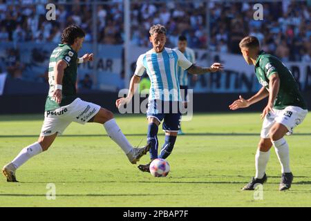 Avellaneda, Argentinien, 12, März 2023. Gonzalo Piovi vom Racing Club in Aktion während des Spiels zwischen Racing Club und Club Atletico Sarmiento, Spiel 7, Professional Soccer League of Argentina 2023 (Liga Profesional de Futbol 2023 - Torneo Binance). Kredit: Fabideciria. Stockfoto