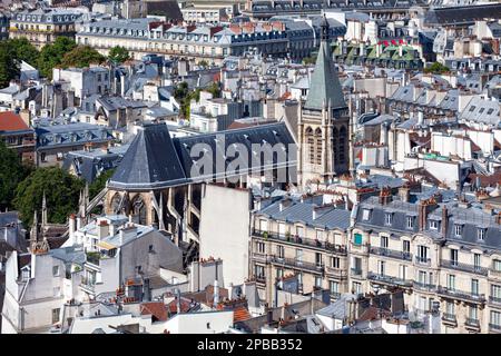 Paris, Frankreich - Juli 07 2017: Die Kirche Saint Severin aus der Vogelperspektive, eine römisch-katholische Kirche im Quartier Latin von Paris. Stockfoto