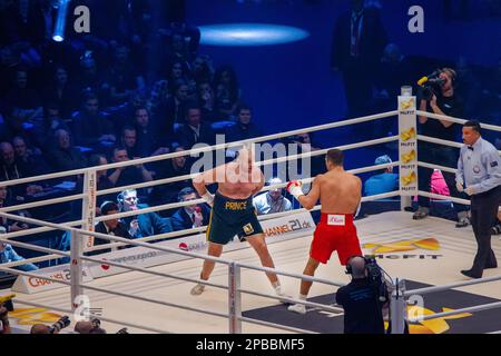 11-28-2015 Düsseldorf, Deutschland. Fury ist ein Kerl, der versucht, Klitschko psychologisch zu beeinflussen Stockfoto