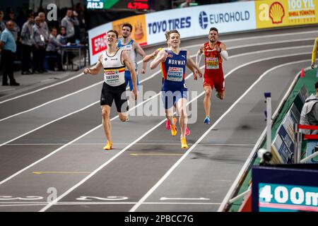 ISTANBUL, TÜRKEI - MÄRZ 04 4: Julien Watrin (Belgien), Karsten Warholm (Norwegen) treten während der Europameisterschaft im Leichtathletik-Innenbereich am 2. März 2023 in Istanbul, Türkei, im Finale der 400m Männer an. (Foto: Nikola Krstic/MB Media/Getty Images) Stockfoto