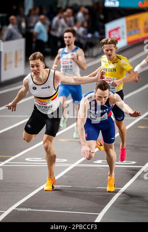 ISTANBUL, TÜRKEI - MÄRZ 04 4: Julien Watrin (Belgien), Karsten Warholm (Norwegen) treten während der Europameisterschaft im Leichtathletik-Innenbereich am 2. März 2023 in Istanbul, Türkei, im Finale der 400m Männer an. (Foto: Nikola Krstic/MB Media/Getty Images) Stockfoto