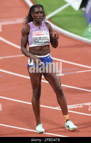 Victoria OHURUOGU wartet auf den Start des Finales 400m bei der europäischen Leichtathletikmeisterschaft 2022 Stockfoto