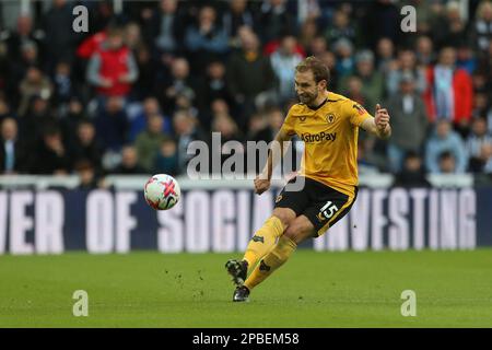 Craig Dawson von Wolverhampton Wanderers während des Premier League-Spiels zwischen Newcastle United und Wolverhampton Wanderers in St. James's Park, Newcastle, Sonntag, den 12. März 2023. (Foto: Mark Fletcher | MI News) Guthaben: MI News & Sport /Alamy Live News Stockfoto