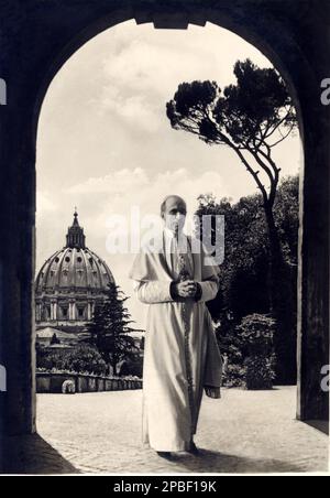 1950 c, ROM , ITALIEN : der Papst PIO XII ( Eugenio Maria Giuseppe Giovanni Pacelli , 1876 - 1958 ) . - RELIGIONE CATTOLICA - KATHOLISCHE RELIGION - Rituto - Porträt - PAPA - PIUS - giardini vaticani - Giardino - Garten - Occhiali - Linse - Città del VATICANO - VATIKANSTADT ---- Archivio GBB Stockfoto