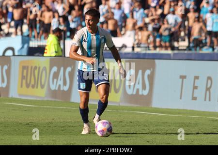 Avellaneda, Argentinien, 12, März 2023. Gabriel Rojas vom Racing Club in Aktion während des Spiels zwischen Racing Club und Club Atletico Sarmiento, Spiel 7, Profifußballliga Argentinien 2023 (Liga Profesional de Futbol 2023 - Torneo Binance). Kredit: Fabideciria. Stockfoto