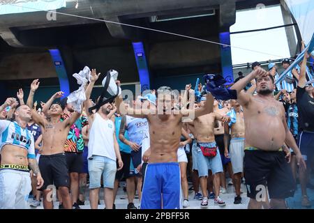 Avellaneda, Argentinien, 12, März 2023. Racing Club-Fans während des Spiels zwischen Racing Club und Club Atletico Sarmiento, Spiel 7, Professional Soccer League of Argentina 2023 (Liga Profesional de Futbol 2023 - Torneo Binance). Kredit: Fabideciria. Stockfoto