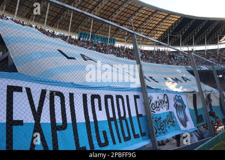 Avellaneda, Argentinien, 12, März 2023. Racing Club-Fans während des Spiels zwischen Racing Club und Club Atletico Sarmiento, Spiel 7, Professional Soccer League of Argentina 2023 (Liga Profesional de Futbol 2023 - Torneo Binance). Kredit: Fabideciria. Stockfoto