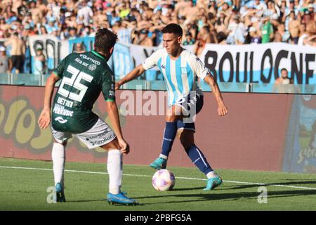 Avellaneda, Argentinien, 12, März 2023. Matias Rojas vom Racing Club in Aktion während des Spiels zwischen Racing Club und Club Atletico Sarmiento, Spiel 7, Professional Soccer League of Argentina 2023 (Liga Profesional de Futbol 2023 - Torneo Binance). Kredit: Fabideciria. Stockfoto
