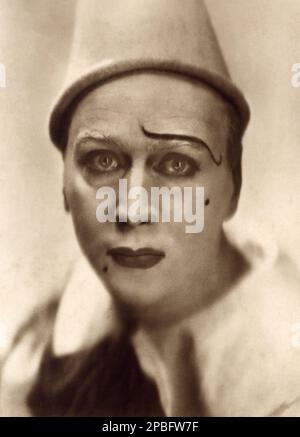 1926 : der gefeierte schwedische Schauspieler GOSTA EKMAN ( 1890 - 1938 ) im dänischen Film KLOVNEN ( der Clown - der goldene Clown - der Tanzende Tor ) von A.W. Sandberg , Aus einem roman von Palle Rosenkrantz - FILM - KINO MUTO - STUMMFILM - CLOWN - PAGLIACCIO - PAGLIACCI - Sad - Triste - gruselig - PIERROT CIRCO - CIRCUS - ANNI TRENTA - 30er - '30 - Art Deco - Neo - Mole - Trucco - Make-up - Archivio GBB Stockfoto