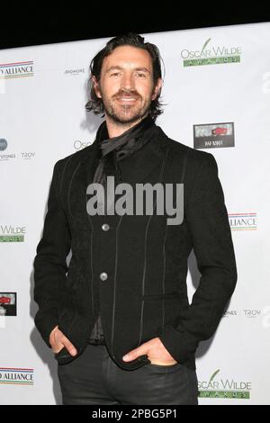 Santa Monica, Kalifornien. 9. März 2023. Eoin Macken bei der Ankunft bei den US-Ireland Alliance 17. Annual Oscar Wilde Awards, Bad Robot, Santa Monica, CA, 9. März 2023. Kredit: Priscilla Grant/Everett Collection/Alamy Live News Stockfoto