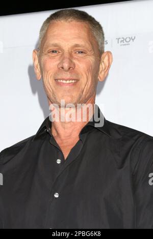 Santa Monica, Kalifornien. 9. März 2023. Jamie Harris bei der Ankunft bei den jährlichen Oscar Wilde Awards der US-Ireland Alliance 17., Bad Robot, Santa Monica, CA, 9. März 2023. Kredit: Priscilla Grant/Everett Collection/Alamy Live News Stockfoto