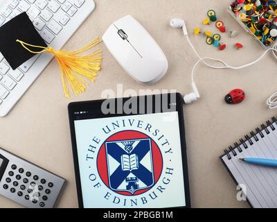 Deutschland. 12. März 2023. In dieser Fotoabbildung ist das Logo der University of Edinburgh auf einem Tablet zu sehen. (Kreditbild: © Igor Golovniov/SOPA Images via ZUMA Press Wire) NUR REDAKTIONELLE VERWENDUNG! Nicht für den kommerziellen GEBRAUCH! Stockfoto