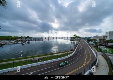 St. Petersburg, Florida, USA. 5. März 2023. DEVLIN Defrancesco (29) aus Toronto, Kanada, reist durch die Kurven während einer Übung für den Firestone Grand Prix von St. Petersburg in den Straßen von St. Petersburg in St. Petersburg FL. (Kreditbild: © Walter G. Arce Sr./ZUMA Press Wire) NUR REDAKTIONELLE VERWENDUNG! Nicht für den kommerziellen GEBRAUCH! Stockfoto