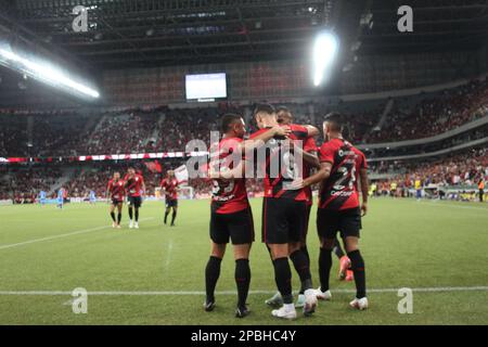 Curitiba, Parana, Brasilien. 12. März 2023. (SPO) Paranaense Fußball-Meisterschaft: Athletico gegen Sao Joseense. 12. März 2023, Curitiba, Parana, Brasilien: Fußballspiel zwischen Athletico PR und Sao Joseense gültig für das Viertelfinale, zweite Etappe der Paranaense Championship 2023, in der Arena da Baixada am Sonntag (12). Athletico hat 4-0 gewonnen und sich qualifiziert. Kredit: Edson de Souza/Thenews2 (Kredit: © Edson De Souza/TheNEWS2 via ZUMA Press Wire) NUR REDAKTIONELLE VERWENDUNG! Nicht für den kommerziellen GEBRAUCH! Stockfoto