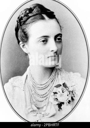 1900 Ca : die russische Großherzogin ANASTASIA MICHAJLOVNA ROMANOV (Anastasija Michajlovna Romanova , 1860 - 1922 ) war eine Tochter von Großherzog Michael Nicolaijewitsch aus Russland ( 1832 - 1909 ) und Großherzogin Olga Feodorovna (geborene Prinzessin Cecilie aus Baden ); Sie heiratete Großherzog Friedrich Franz III . von Mecklenburg-Schwerin ( 1851 - 1897 ) . Als willensstarke, unabhängige und unkonventionelle Frau war ihr Leben Skandalen nicht fremd. Hatte 3 Söhne: Alexandrine (1879–1952) heiratete König Christian X aus Dänemark (hatte zwei Söhne), Prinz Friedrich Franz IV (1882–1945) heiratete Prin Stockfoto