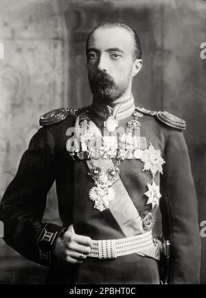 1918 Ca : der russische Großherzog Michael von Russland ( Michail Aleksandrovich Romanov , 1878 - 1918 ) war der jüngere Bruder von Zar Nicholas II. Von Russland. Nicholas hat sich am 15 1917. März zugunsten von Michael abgedankt, aber am nächsten Tag hat Michael die Annahme des Throns verschoben. Michael war Sohn von Alexander III. Von Russland und Dagmar von Dänemark. Seine väterlichen Großeltern waren Alexander II. Von Russland und seine erste Frau Marie von Hessen und vom Rhein. Seine mütterlichen Großeltern waren Christian IX aus Dänemark und Louise aus Hesse-Kassel (oder Hesse-Cassel). Michael war ein jüngerer Bruder von Nicholas II. Von Russland. Stockfoto