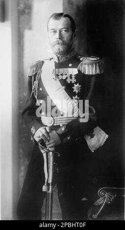 Der russische Zar Nicholas II. Von Russland ( 18. Mai 1868–J Uuly 17, 1918) ( Nikolay II) war der letzte Kaiser Russlands, König von Polen und Großherzog von Finnland. Er herrschte von 1894 bis zu seiner Zwangsabdankung im Jahr 1917 . Nicholas war nicht in der Lage, ein Land in politischen Unruhen zu managen und seine Armee im Ersten Weltkrieg zu befehligen. Seine Herrschaft endete mit der russischen Revolution von 1917, nach der er und seine Familie von Bolschewiken hingerichtet wurden. Nach seiner Heiligsprechung wurde er von der russisch-orthodoxen Kirche als der Heilige Nikolaus, der Leidenschafter, angesehen. - foto Storiche - foto Storica - Bart - Widerhaken Stockfoto