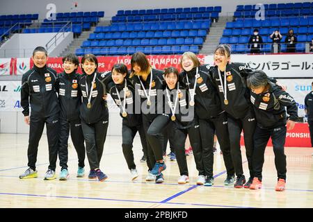 Tachikawa Japan. 12. März 2023. Mannschaftsgruppe Japan, 12. MÄRZ 2023 - Torball : Medaillenverleihung in der Arena Tachikawa Tachihi während der japanischen Para-Goal-Meisterschaft 2023 in Tachikawa Japan. Kredit: SportsPressJP/AFLO/Alamy Live News Stockfoto