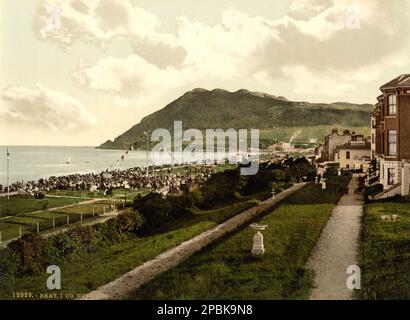 1895 CA , BRAY, IRLAND : BRAY , COUNTY WICKLOW . Fotochromdruckfarben , herausgegeben von Detroit Publishing Co . Pubblishing , USA . Bray ( Irish: BRE', ehemals Brian' Chulainn ) ist eine Stadt in North County Wicklow, Irland. Es ist ein geschäftiges städtisches Zentrum und Küstenstadt mit ca. 32.000 Einwohnern, was es zur viertgrößten Stadt Irlands macht (mit Ausnahme der fünf Städte). Es liegt etwa 20 km (12 Meilen) südlich von Dublin an der Ostküste. - IRLANDA - FOTO STORICHE - GESCHICHTSFOTOS - GEOGRAFIA - GEOGRAFIE - ARCHITEKTUR - ARCHITETTURA - VECCHIA EUROPA - ALTES EUROPA - LUNGOMARE - MEER - STUTE Stockfoto