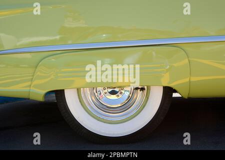 HINTERER RADLAUF 1950S FORD FAIRLANE („FORD MOTORS CORP 1952“) Stockfoto