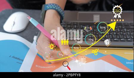 Zertifizierungs- und Standardisierungsprozess, iso-zertifiziertes Geschäft, Konformität mit internationalen Standards und Qualitätssicherungskonzept. Stockfoto