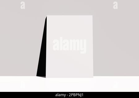 Leeres, leeres weißes Poster, das sich an eine Wand lehnt. Abstraktes minimalistisches Modell für Werbung oder Ankündigungen. 3D-Rendering. Stockfoto