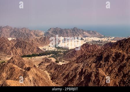 Mit Blick auf Qantab und al Bustan, Muscat Valley, Oman Stockfoto