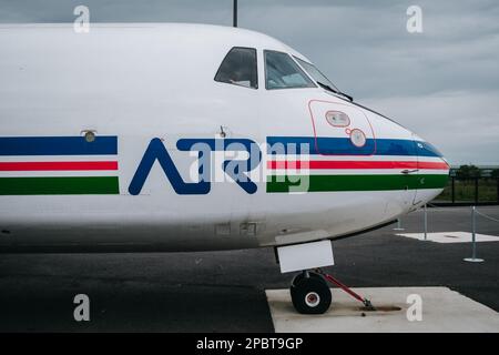 ATR-42 Cockpit auf dem Asphalt des Aeroscopia Museums bei Toulouse, im Süden Frankreichs (Haute Garonne) Stockfoto