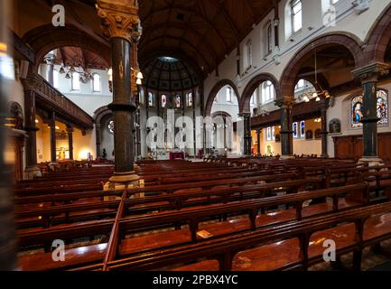 Innenraum der St. Patrick's Catholic Church, Belfast Stockfoto