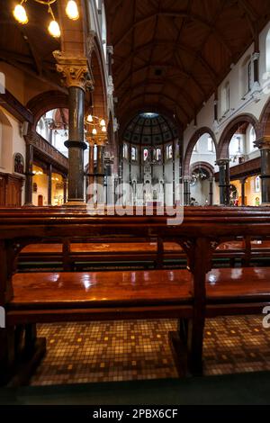 Innenraum der St. Patrick's Catholic Church, Belfast Stockfoto