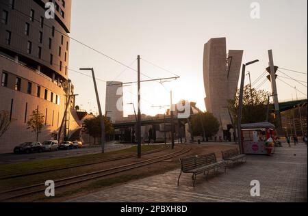 Bilbao, Spanien - 02. August 2022: La Salve Bridge, offizielle Bezeichnung: „Prince and Princess of Spain Bridge at Sunset Stockfoto