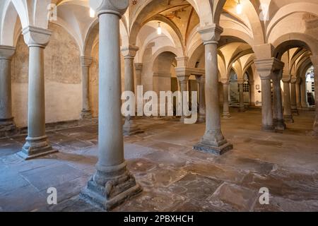 Krypta Karl des Großen oder Kirche Grossmünster in der Züricher Stadt Schweiz, keine Menschen. Stockfoto