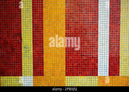 Bunte abstrakte Mosaikwand, keine Menschen. Stockfoto