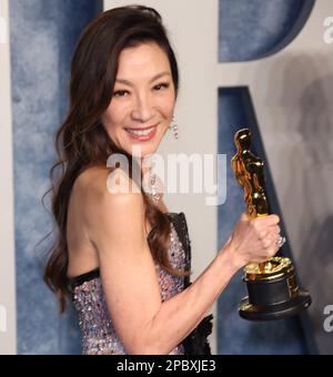 Beverly Hills, USA. 13. März 2023. Michelle Yeoh nimmt am 12. März 2023 an der Vanity Fair Oscar Party 2023 im Wallis Annenberg Center for the Performing Arts in Beverly Hills, Kalifornien, Teil. Foto: Crash/imageSPACE Credit: Imagespace/Alamy Live News Stockfoto