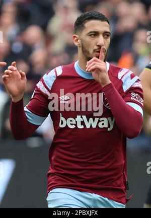 West Ham United's Said Benrahma feiert sein Tor und erzielt auf seinen Seiten ein gleichmäßiges Tor, um bei der englischen Premier League Fußball-ma 1-1 Punkte zu erzielen Stockfoto