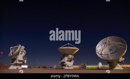 Radioteleskope im ALMA-Basislager, Chile Stockfoto