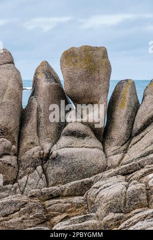Ein Felsen, der einem grotesken menschlichen Gesicht ähnelt, auf der Insel Bryher, Isles of Scilly, Cornwall, Großbritannien Stockfoto
