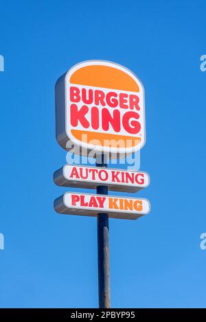 Burger King Fast Food Restaurant Schild, Avenue Ntra. Sra Del Carmen, Corralejo, Fuerteventura, Kanarische Inseln, Königreich Spanien Stockfoto