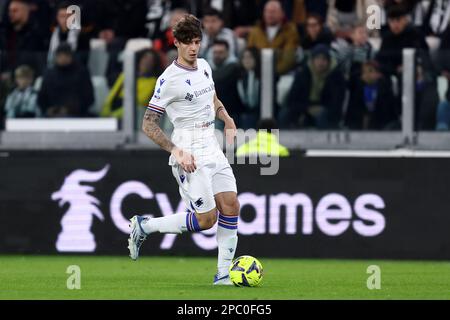 Turin, Italien, 12. März 2023, Alessandro Zanoli von der UC Sampdoria kontrolliert den Ball während des Spiels der Serie A zwischen dem FC Juventus und der UC Sampdoria im Allianz-Stadion am 12. März 2023 in Turin, Italien . Stockfoto