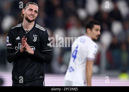 Turin, Italien. 12. März 2023. Turin, Italien, 12. März 2023, Adrien Rabiot vom FC Juventus schaut auf das Fußballspiel der Serie A vor dem FC Juventus und der UC Sampdoria im Allianz-Stadion am 12. März 2023 in Turin, Italien . Kredit: Marco Canoniero/Alamy Live News Stockfoto